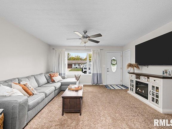 3rd image of 2604 W 43rd St