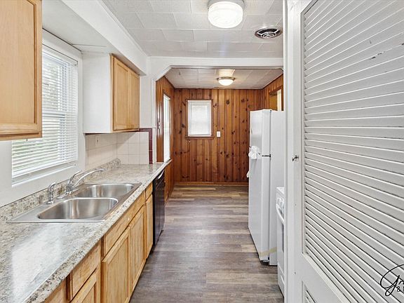 3rd image of 7209 Prospect Ave