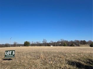 1708 NE Bluff St, Lees Summit, MO 64086