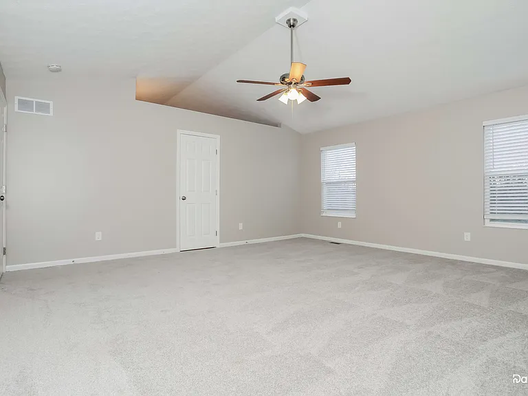 585 Foxglove Ct — Photo 5