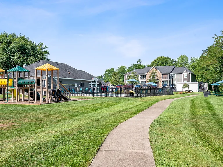 Galbraith Pointe Apartments and Townhomes — Photo 32
