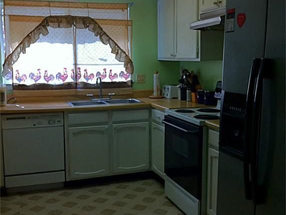 Kitchen that overlooks living area!