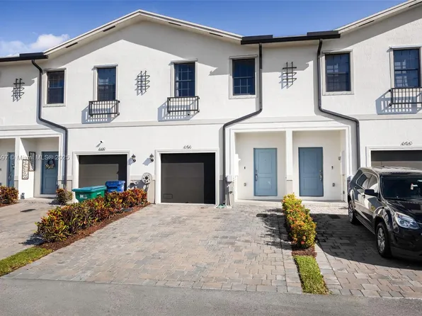 656 SW 12th St, Florida City, FL 33034