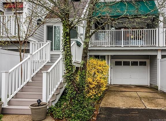 3rd image of 405 Thoreau St