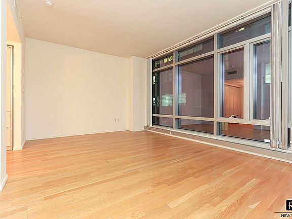 4th image of 18 W 48th St APT 5C