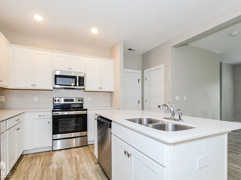 15534 Tide Water Ct — Photo 11