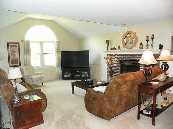 5th image of 16260 Acacia Dr