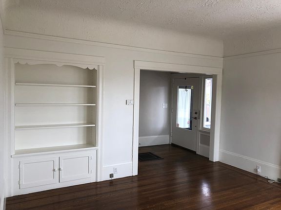 Livingroom/Looking at front door