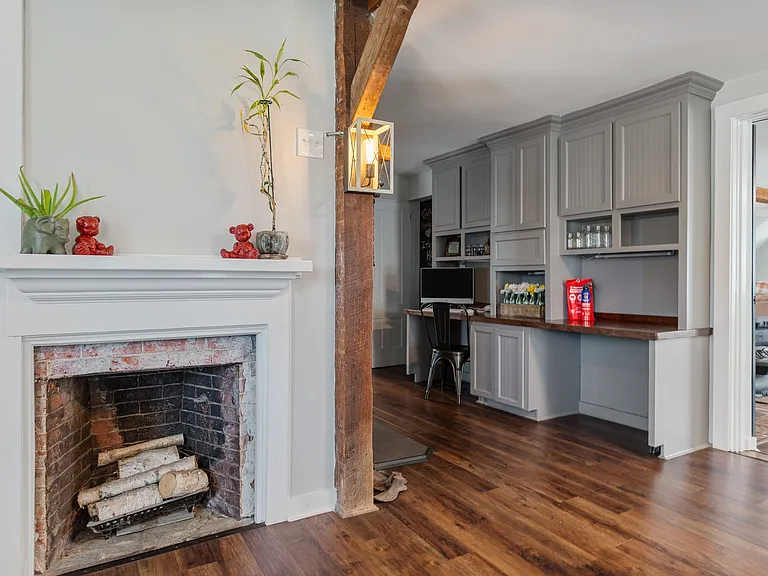 33 Exeter Rd — Photo 6