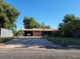 1204 Avenue H NW, Childress, TX 79201