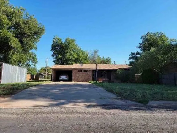 1204 Avenue H NW, Childress, TX 79201