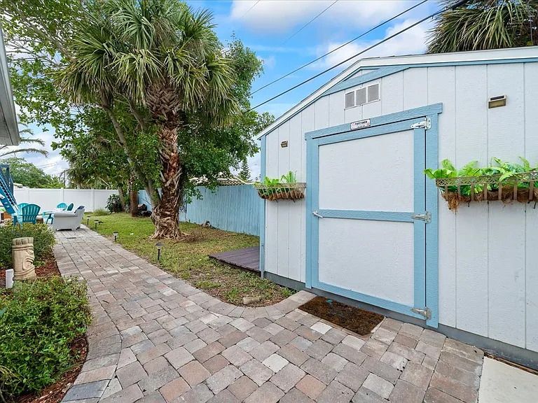 120 Flamingo Dr #1 — Photo 16