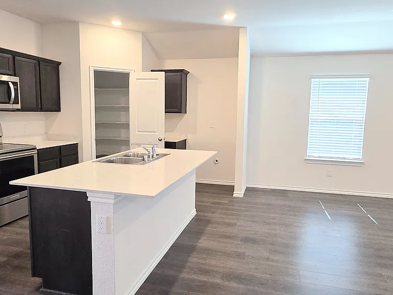 2121 Basil Ave — Photo 3