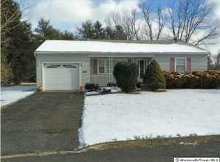 13 Sherwood Ct, Toms River, NJ 08757