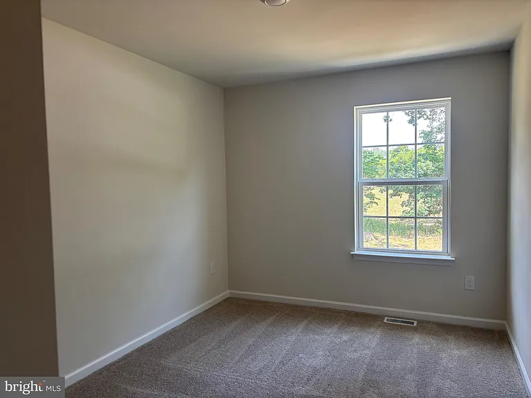 60 Robert Dr — Photo 18