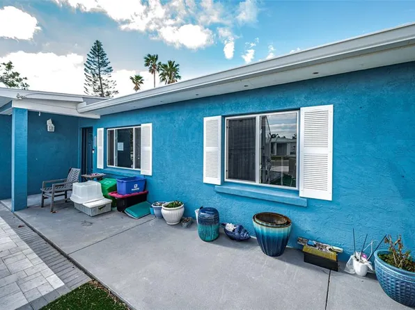 17744 1st St E, Redington Shores, FL 33708