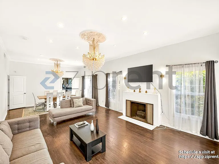 138 N Hamel Dr — Photo 4