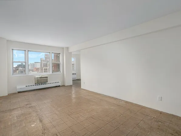 89-15 Parsons Boulevard image 10 of 17