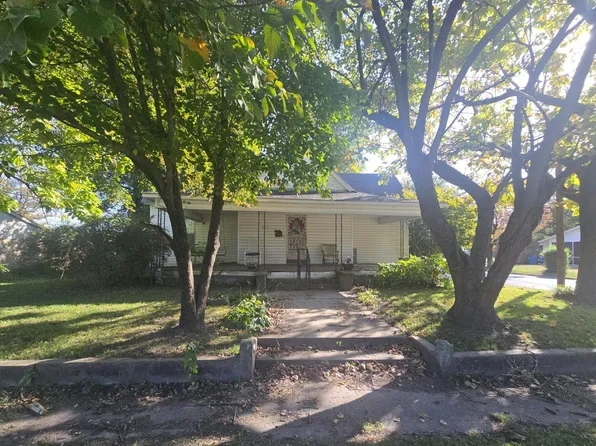 415 W Commercial St, Charleston, MO 63834