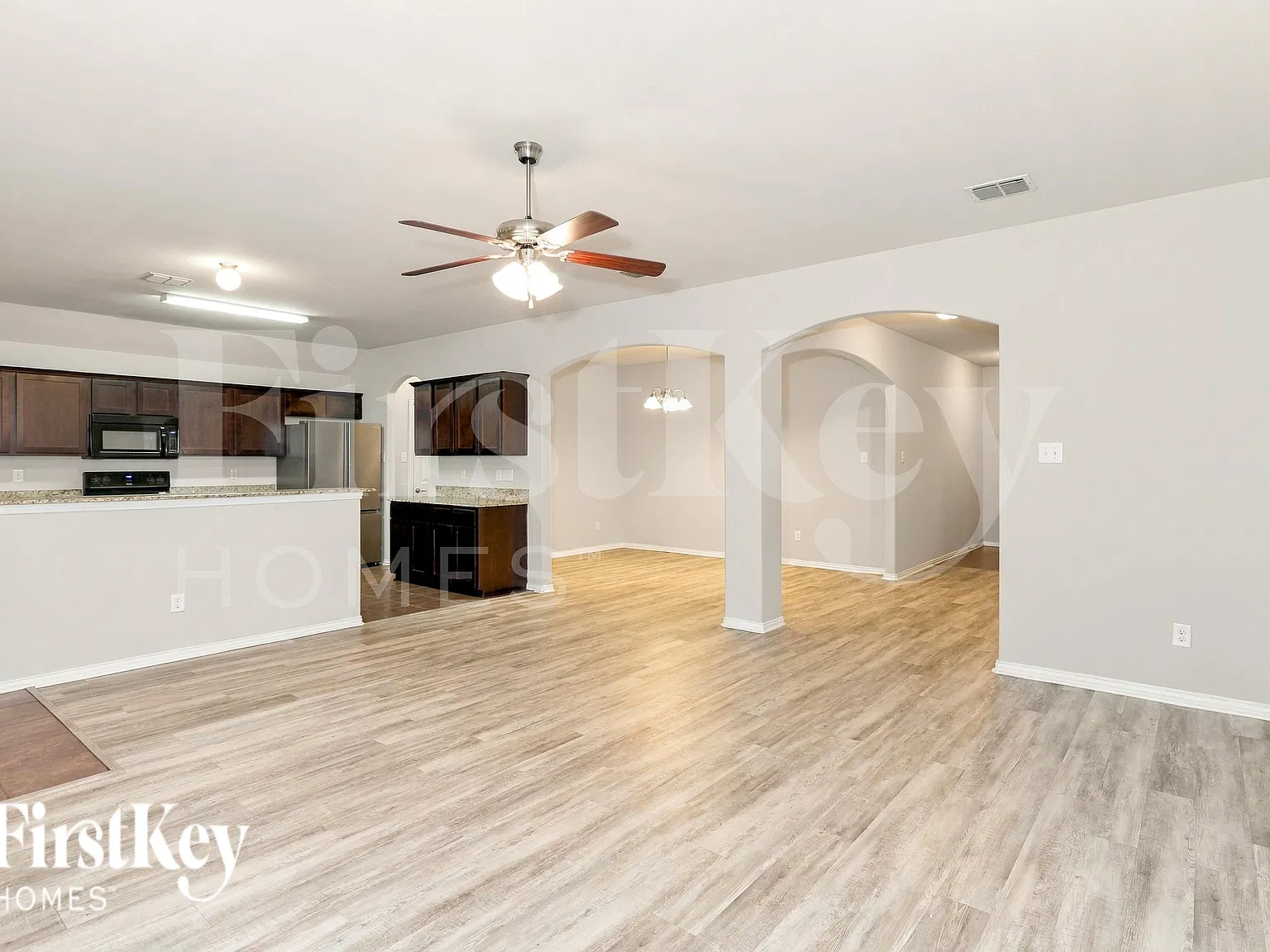 4 bed, 2.0 bath, 2087 sqft, $2,310 — Photo 3