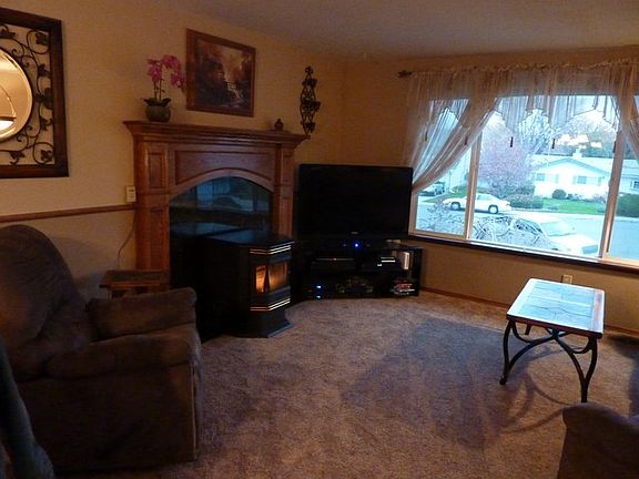 3rd image of 420 N Joliet Pl