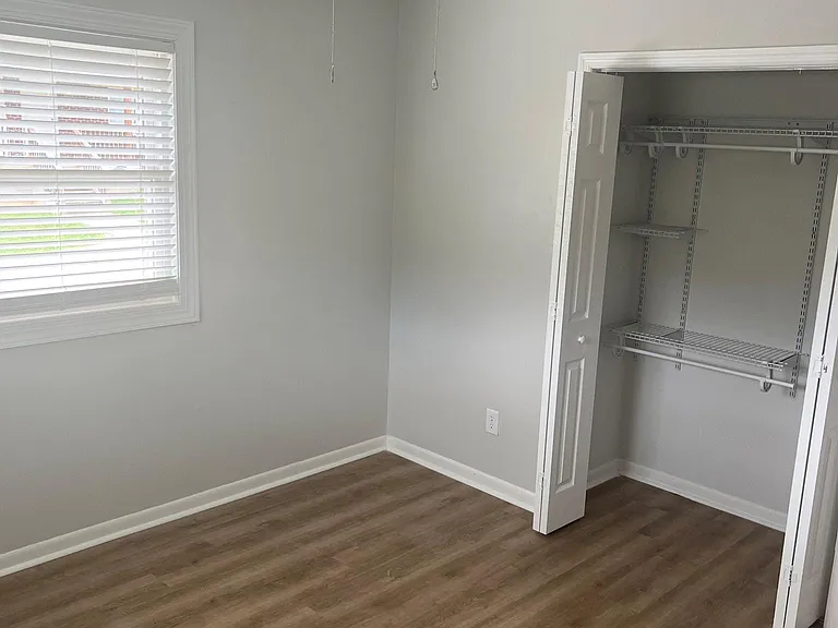 1900 Dutch Valley Dr #7 — Photo 6
