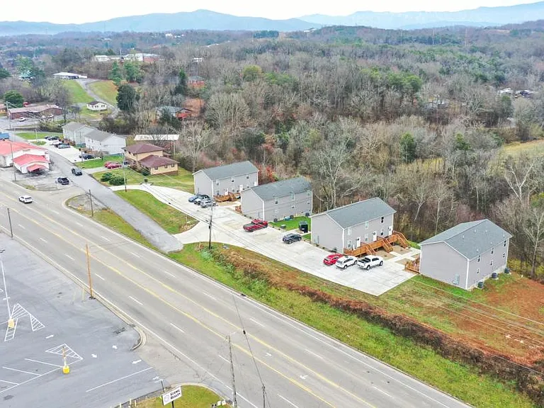 527 Old Knoxville Hwy — Photo 1