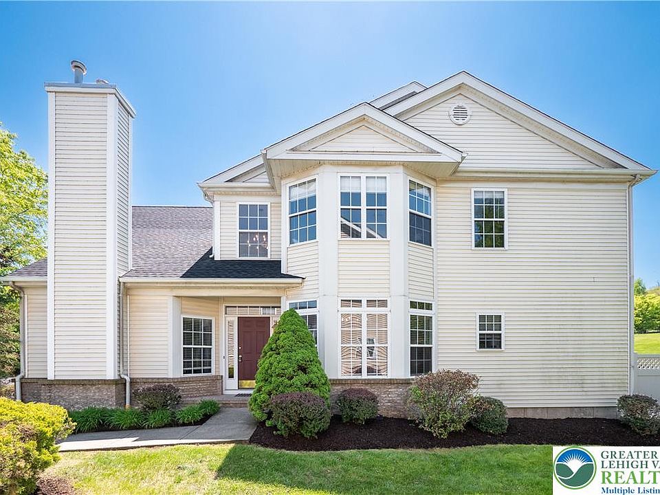 1st image of 115 Bethpage Ter