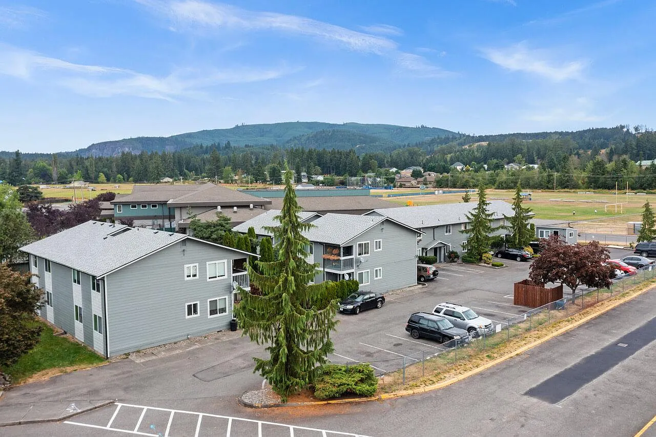 Village Glen Apartments — Photo 1