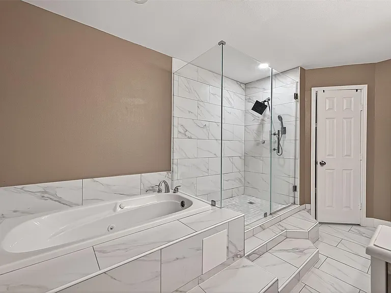 24006 Lone Elm Dr — Photo 20