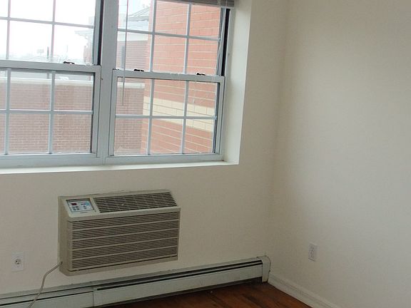 5th image of 5208 Roosevelt Ave APT 4R
