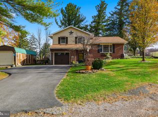 1934 Forge Heights Ln, Spring Grove, PA 17362