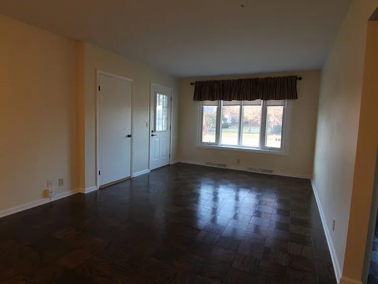 853 Thackeray Trl — Photo 15