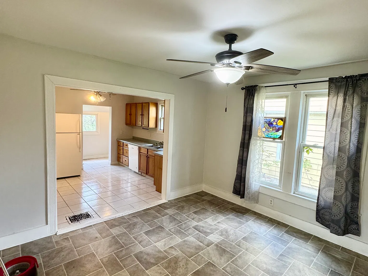 2 bed, $995 — Photo 2