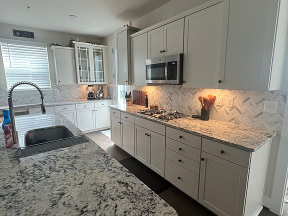 3rd image of 2523 Buckthorn Dr
