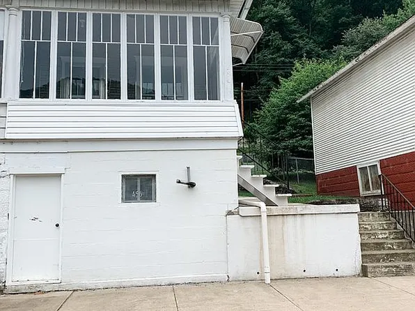456 Pennsylvania Ave, Renovo, PA 17764