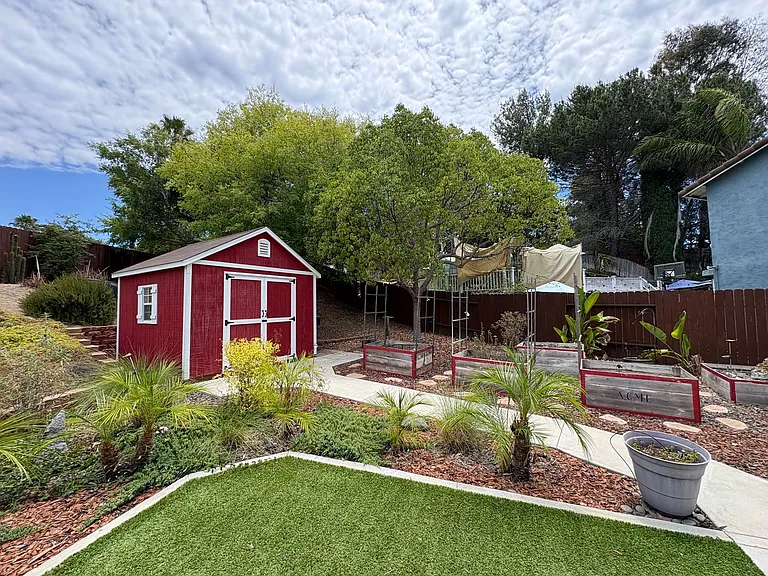 2104 N Mammoth Pl — Photo 26