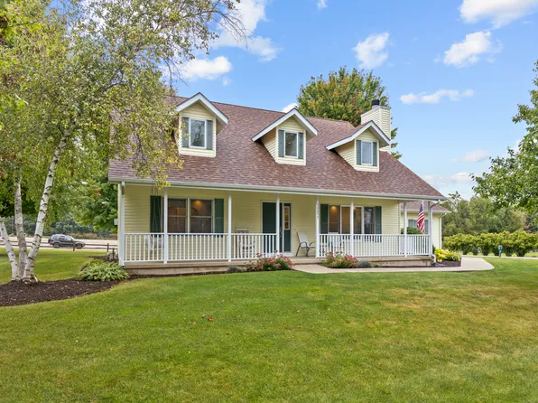 30895 Royal Oak Rd, Genoa, IL 60135