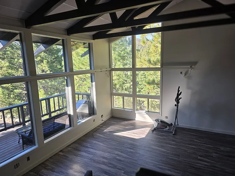 686 Virginia Dr — Photo 3