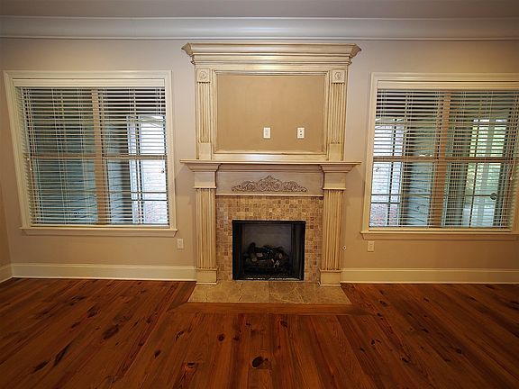 4th image of 205 Cottonwood Dr