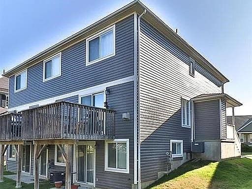 3rd image of 74 Green Briar Dr