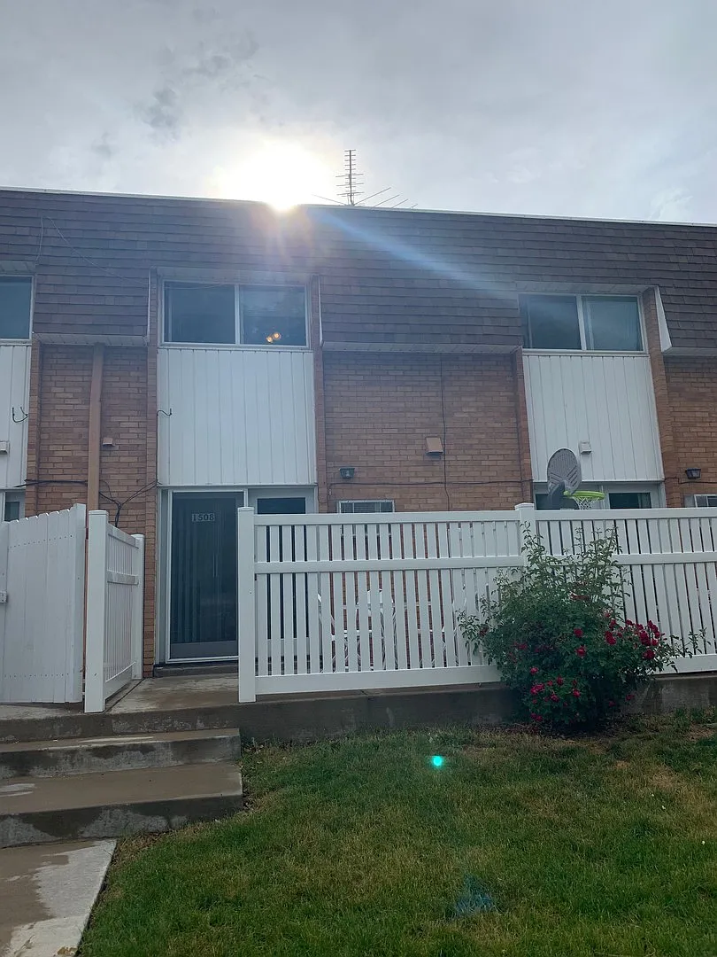 Beautiful 1 Bedroom, 1.5 Bath 2 story townhome style apartment in Loveland! 1508 W 29th Street — Photo 4