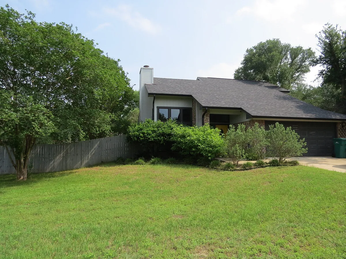 Building Photo - 8 E Shawnee Ln