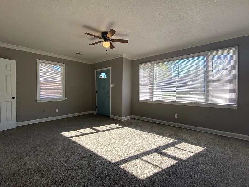2 bed, 1116 sqft, $995 — Photo 2