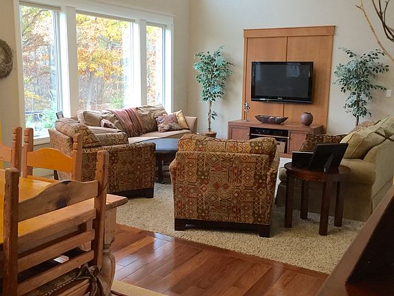 4th image of 957 Esker Dr