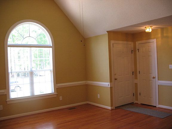 4th image of 1661 Hackberry Dr