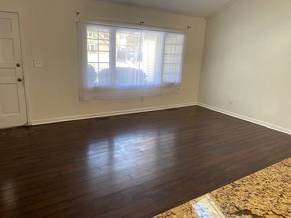 4th image of 203 Parkwood Ave