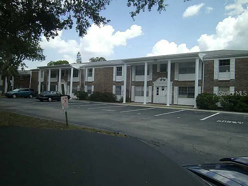 2 bed, 2.0 bath, 909 sqft, $1,600 — Photo 2