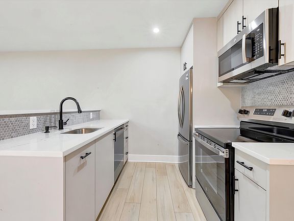 3rd image of 200 Brandywine Blvd APT B2