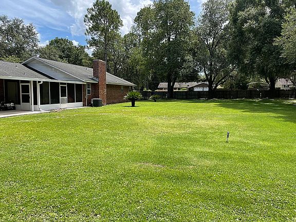 3rd image of 811 Southwood Dr